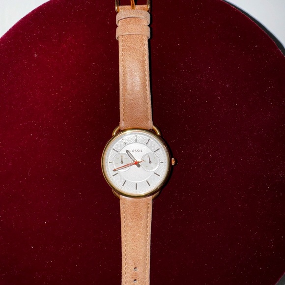 FOSSIL watch BRAND NEW - Picture 2 of 3